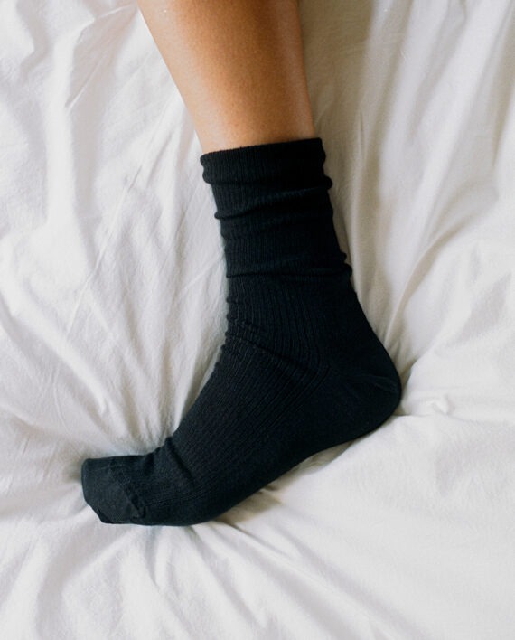 Aiayu_Wool_Rib_Socks_Black_Look_LittleColumbine