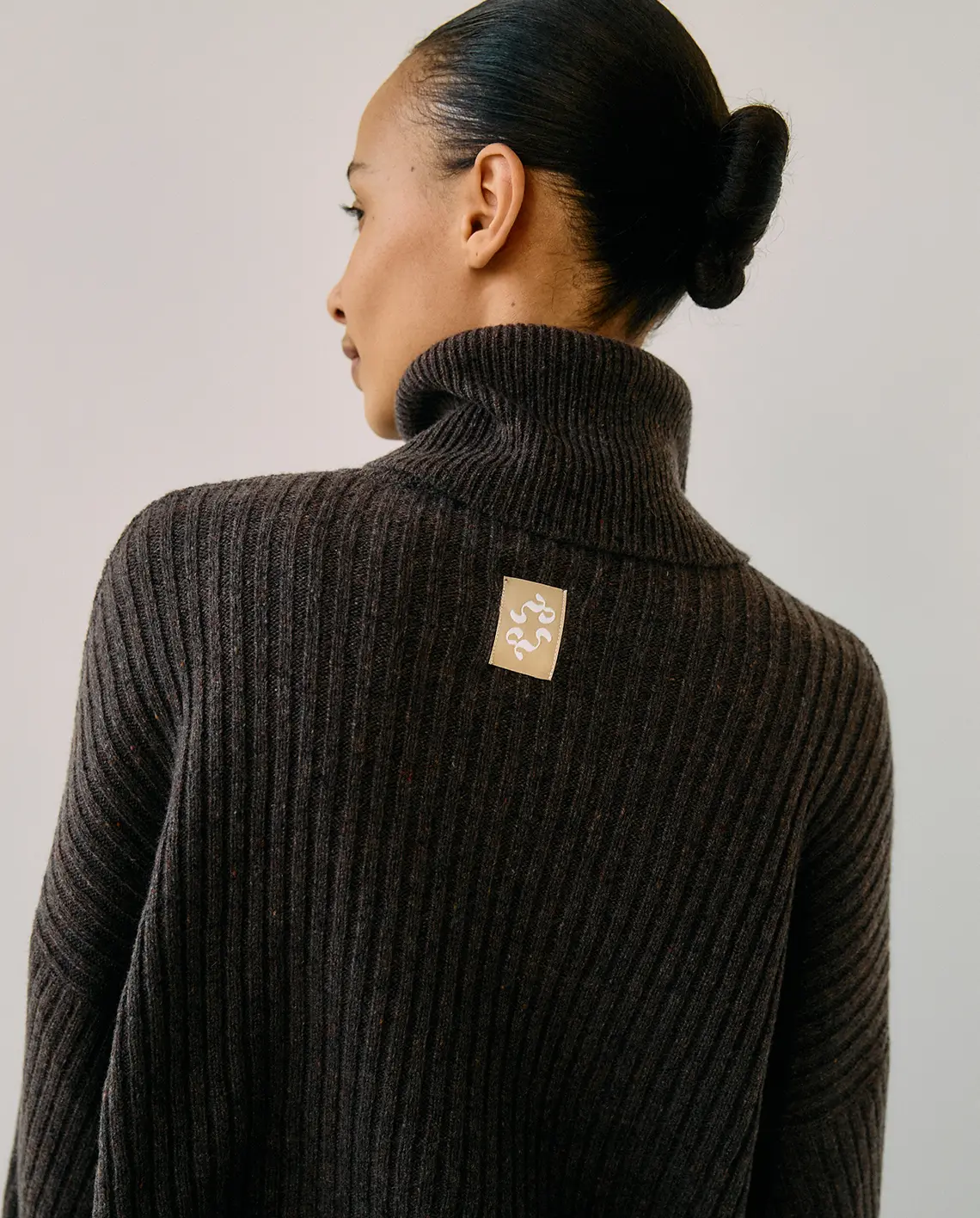 ProemParades_Ellen_Cashmere_T-neck_Sweater_Model_Back_LittleColumbine