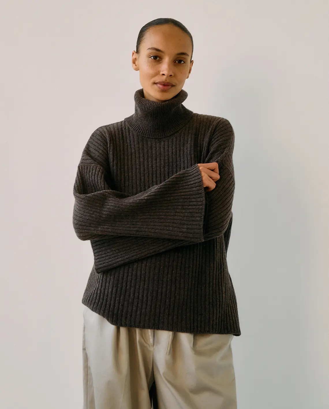ProemParades_Ellen_Cashmere_T-neck_Sweater_Model_Front_LittleColumbine