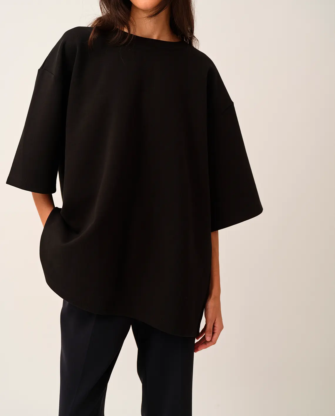 TheGarment_Bow_Tee_Black_Model_LittleColumbine TheGarment_Bow_Tee_Black_Model_LittleColumbine