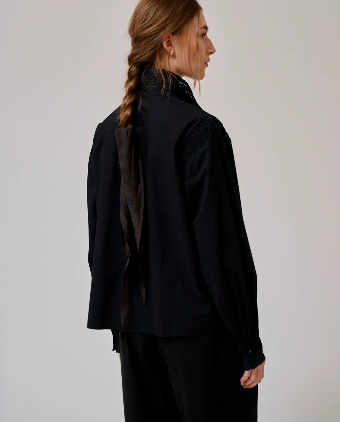 Anne-mi_Cloud_LS_Shirt_Black_Model_Back_LittleColumbine