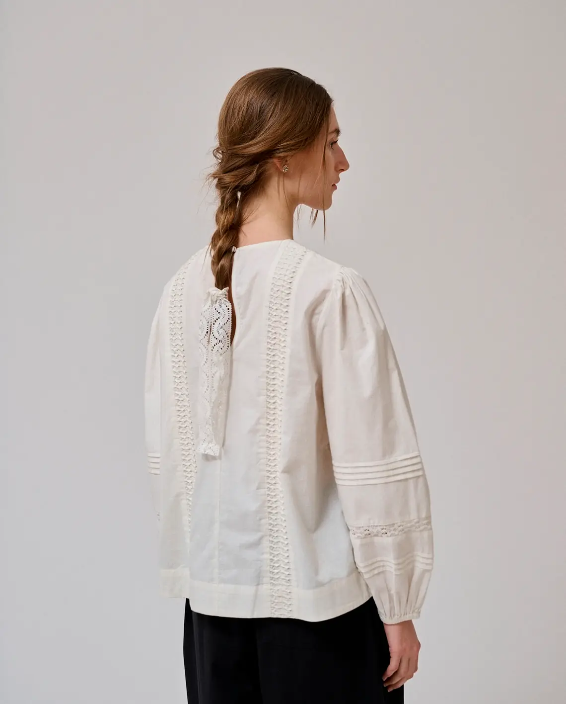 Anne-mi_Clover_Ls_Blouse_White_Sand_Model_Back_LittleColumbine