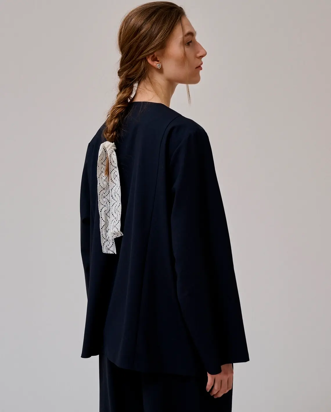 Anne-mi_Hazy_Ls_Blazer_Dark_Navy_Model_Back_LittleColumbine Anne-mi_Hazy_Ls_Blazer_Dark_Navy_Model_Back_LittleColumbine