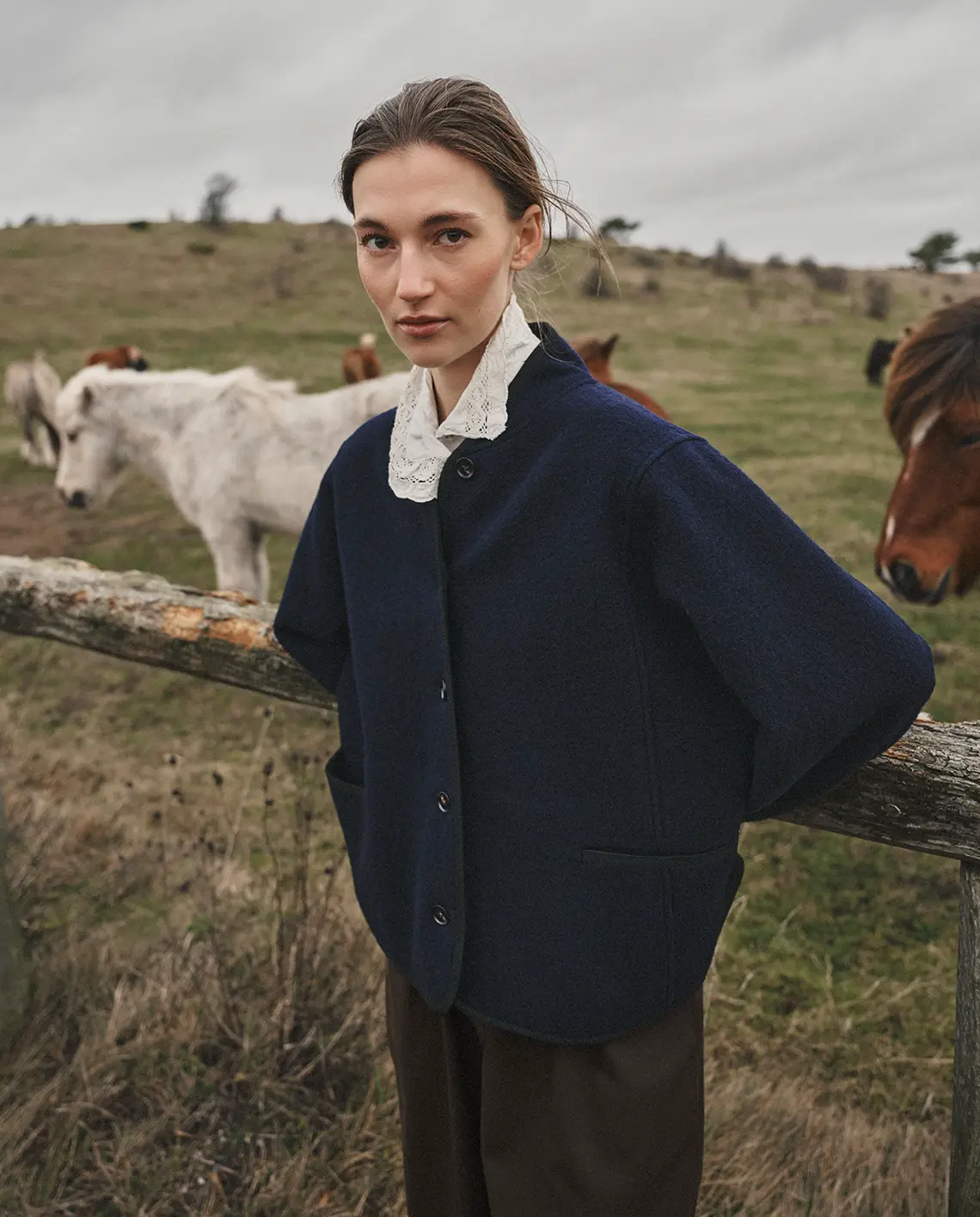 Anne-mi_Hill_Ls_Wool_Jacket_Dark_Navy_Model_Campaign_LittleColumbine