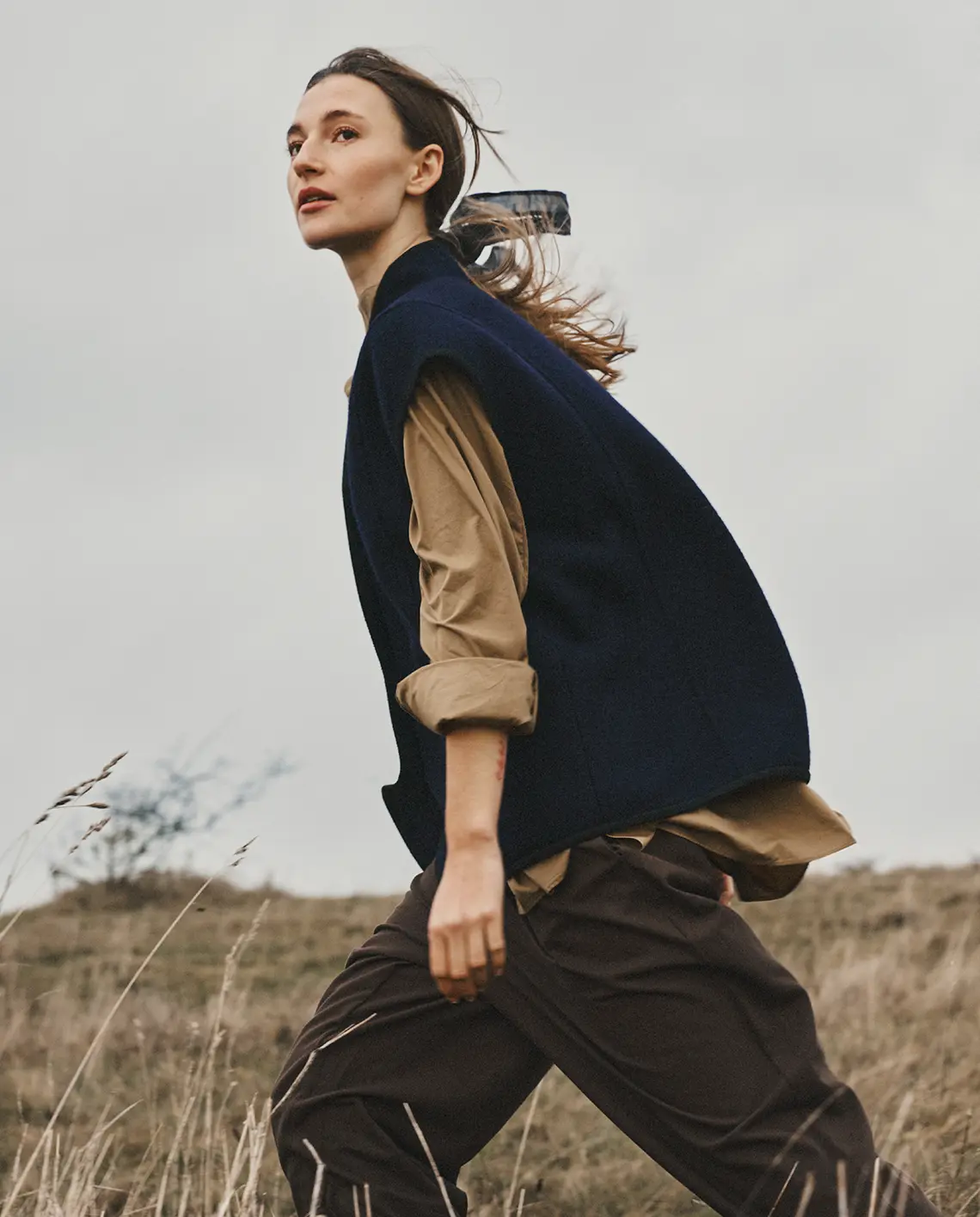 Anne-mi_Hill_Waistcoat_Dark_Navy_Model_Campaign_LittleColumbine Anne-mi_Hill_Waistcoat_Dark_Navy_Model_Campaign_LittleColumbine