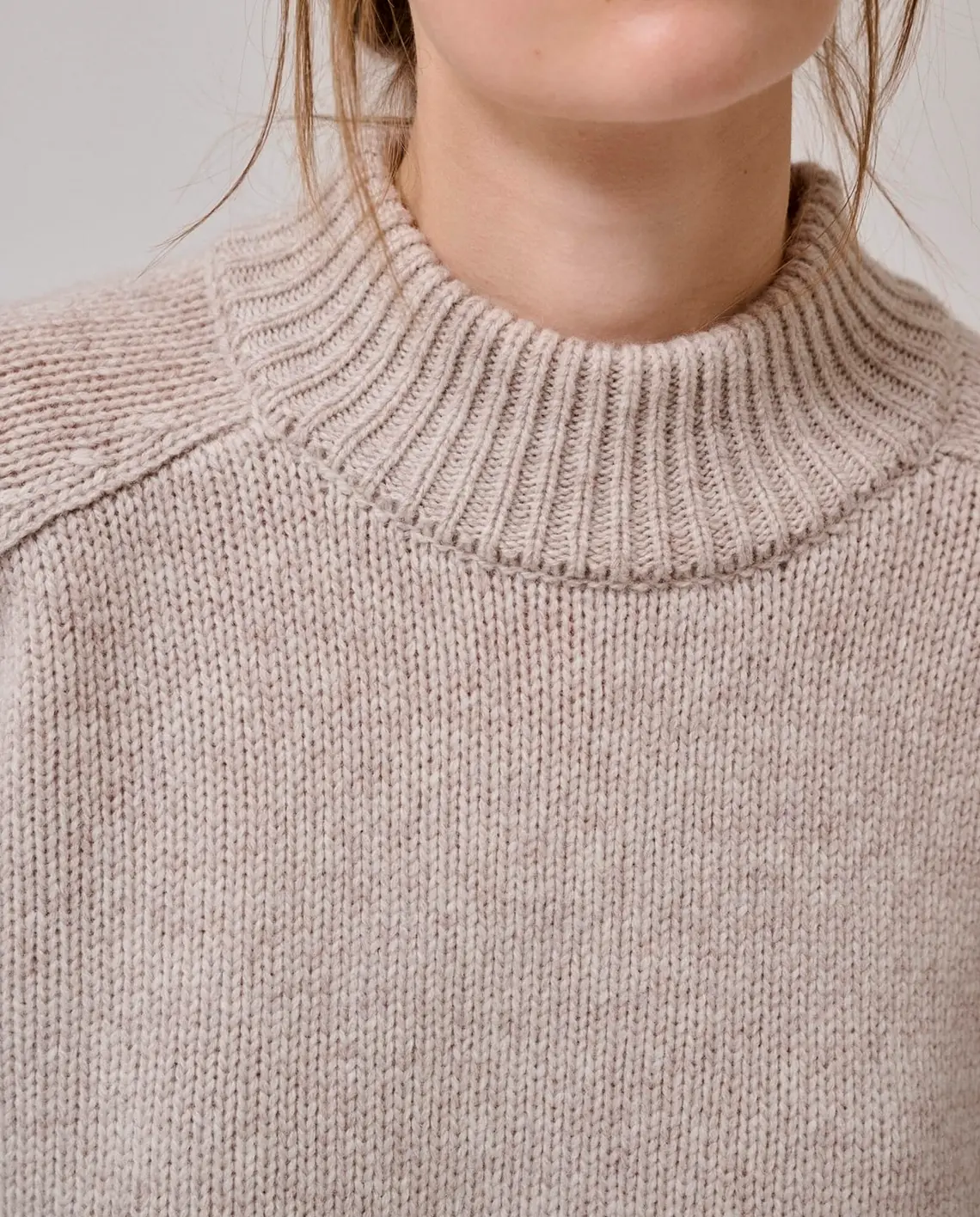Anne-mi_Valley_Knit_Jumper_Nature_White_Melange_Model_Details_LittleColumbine