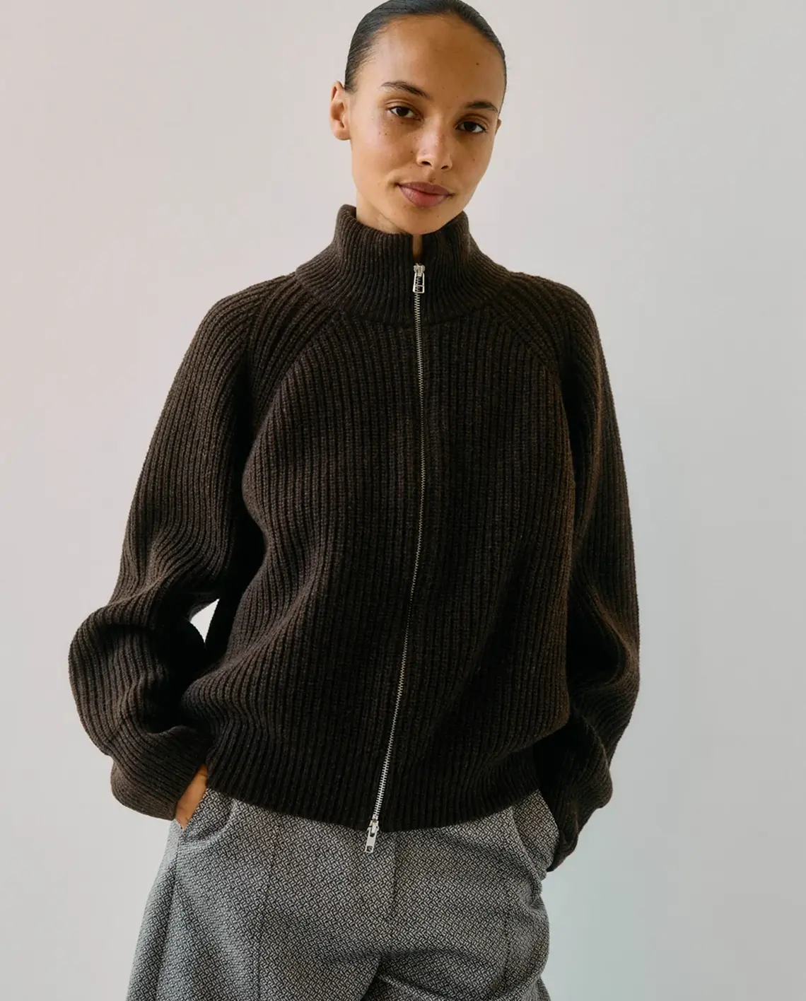 ProemParades_Bruno_Zip_Cardigan_Model_LittleColumbine ProemParades_Bruno_Zip_Cardigan_Model_LittleColumbine