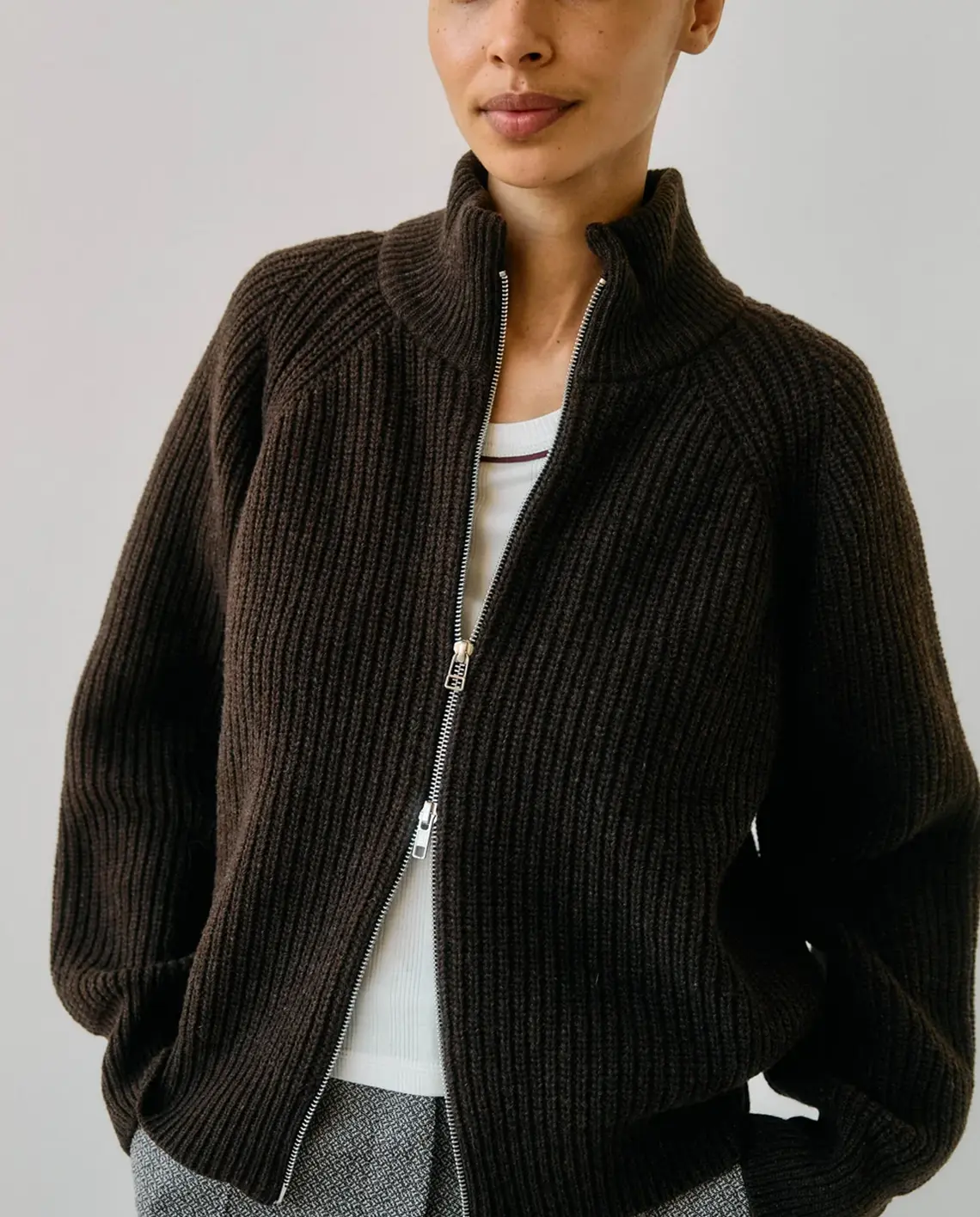 ProemParades_Bruno_Zip_Cardigan_Model_Open_LittleColumbine ProemParades_Bruno_Zip_Cardigan_Model_Open_LittleColumbine