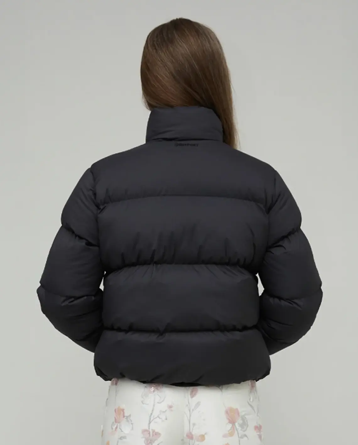 OperaSport_AmbraShortPufferJacket_Black_Model_Back_LittleColumbine