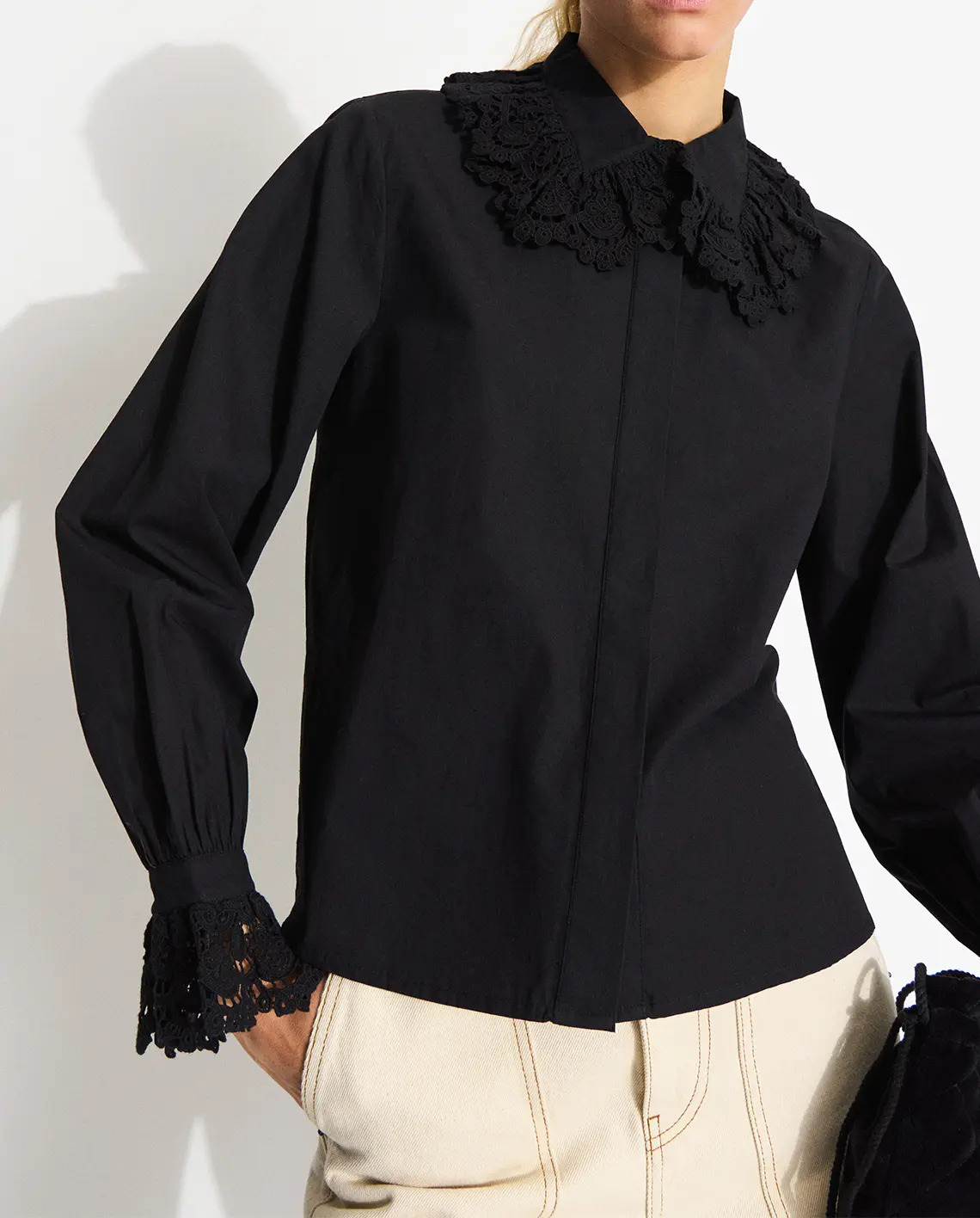 Skall_Vinnie_Shirt_Black_Model_LittleColumbine