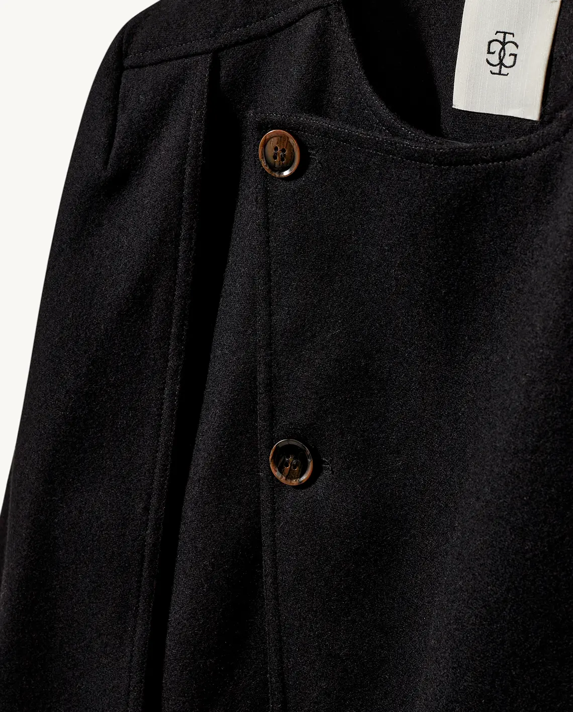 TheGarment_BalliCape_Black_Details_LittleColumbine